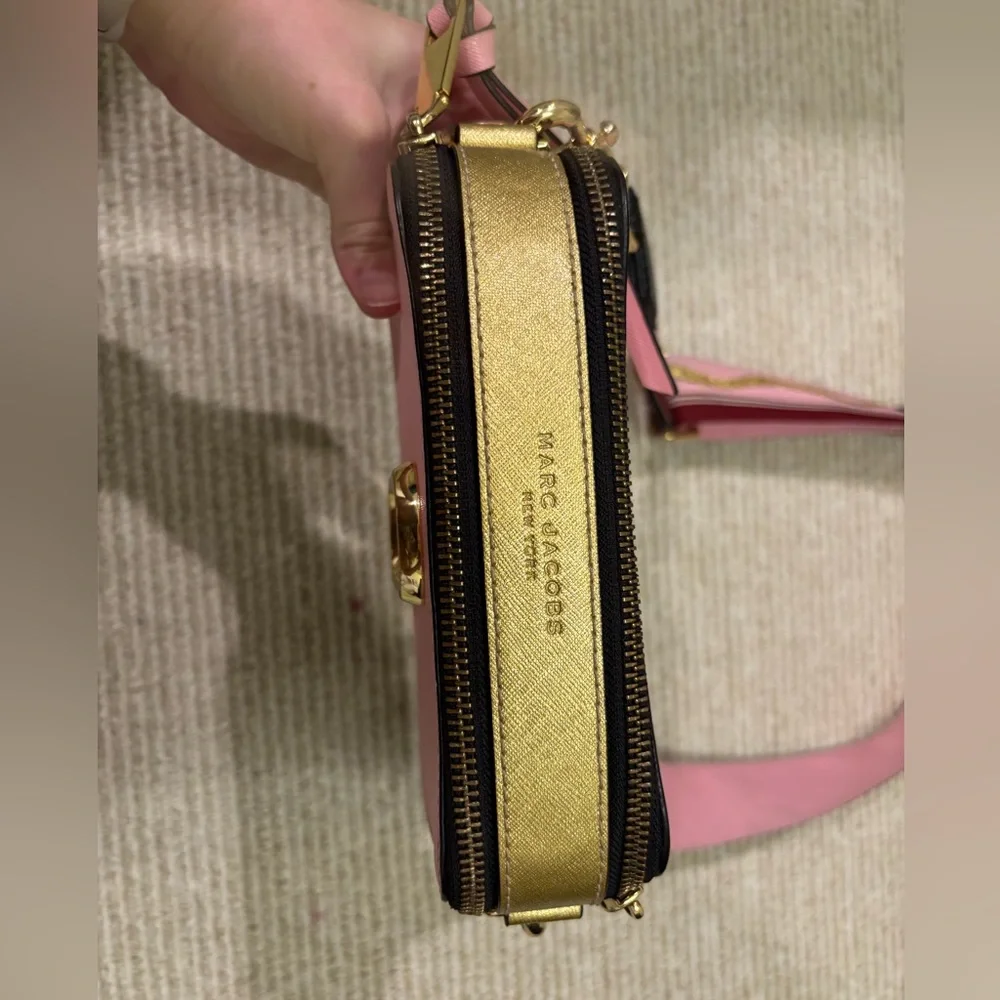 Marc Jacob’s purse
Marc Jacob’s cross body 
Pink Marc Jacob’s cross body - Picture 3 of 6